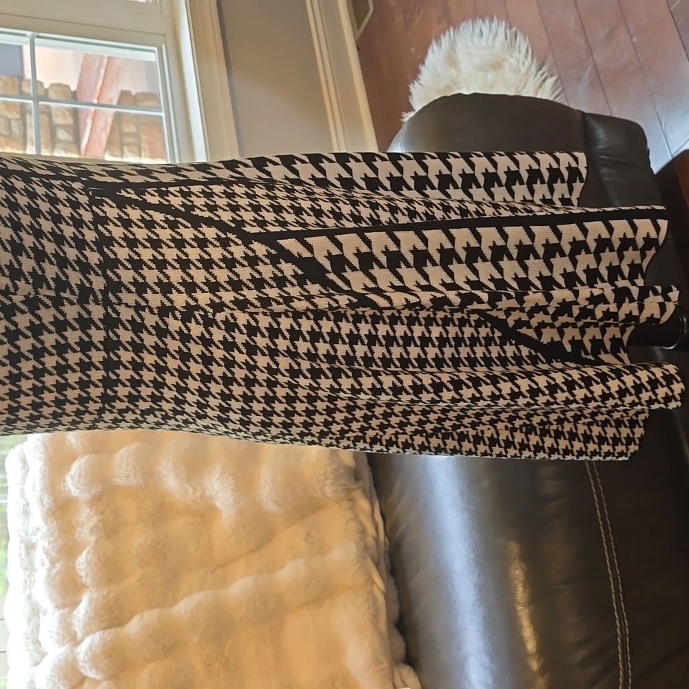 Calvin Klein Black and White Long Sleeve Dress - Picture 8 of 10